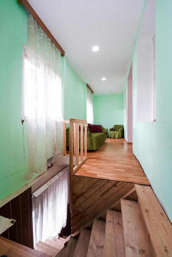 Bori'S Guesthouse Ушґулі Екстер'єр фото