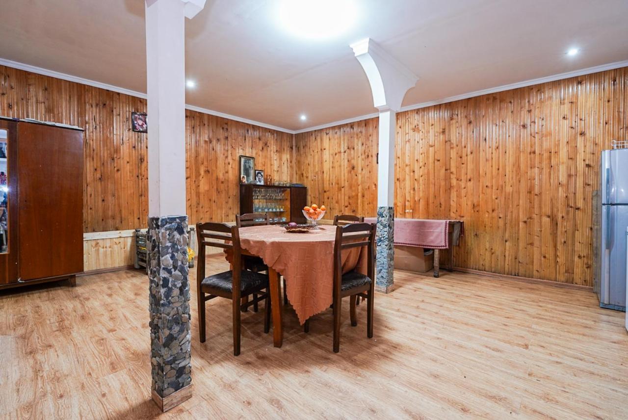 Bori'S Guesthouse Ушґулі Екстер'єр фото